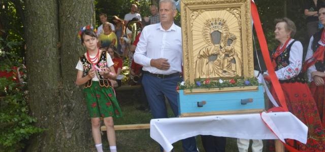 „Jesteśmy dumni z tego, że możemy nazywać się Polakami”- Cuprówka 2025 Jak zwykle w niedzielę  przed  świętem Wniebowzięcia Matki Bożej tj. 10 sierpnia 2025 r. przy pięknej  pogodzie, na wzgórzu Cuprówka parafia Żmiaca, już po raz 39,odbyła się msza św. w intencji Ojczyzny i tych co jej bronili Żołnierzy Niezłomnych