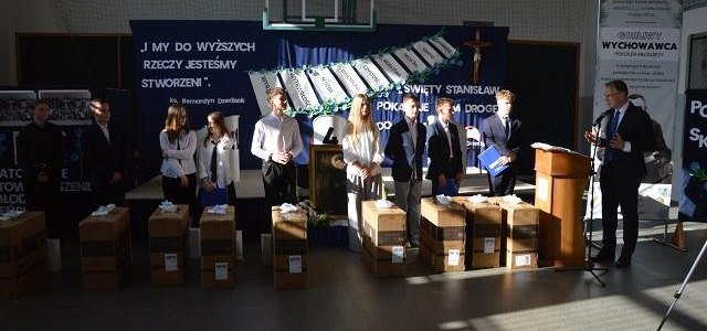 Finał Bernardiady, czyli Diecezjalnego Konkursu Wiedzy dla uczniów szkół podstawowych. W finale zmierzyło się dziewięciu uczniów.