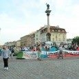 Miasteczko namiotowe na placu Zamkowym w Warszawie. Drugi dzień antyrządowej pikiety